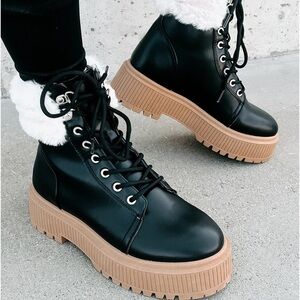 Qupid Faux Fur Trim Combat Booties Size 10